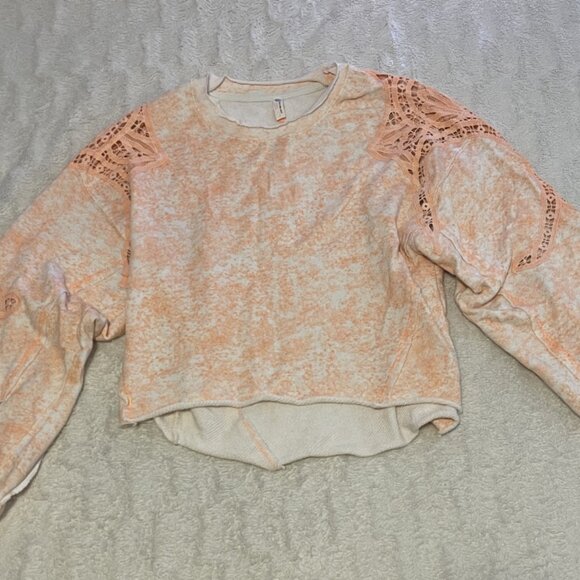 ✨Free People movement sun & done lace tie dye raw edge sweat shirt - exta small - Picture 3 of 3